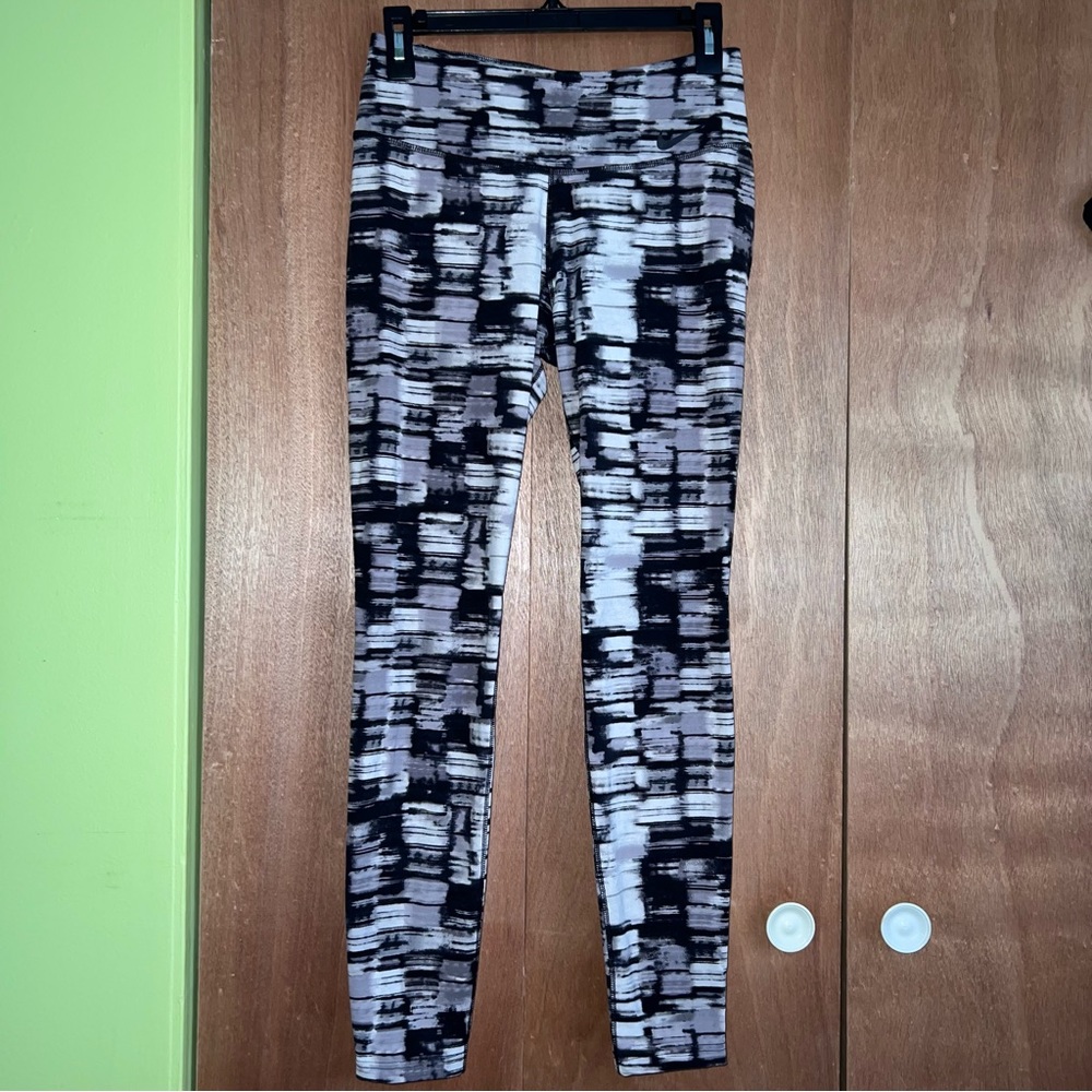 Nike Dri Fit Leggings • Women’s Size Medium